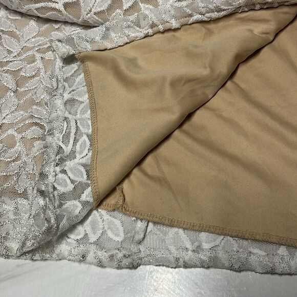 NWOT EMERALD SUNDAE | Juniors' Nude Slim Allover Lace Overlay Side-Slit Gown XL - Picture 9 of 11